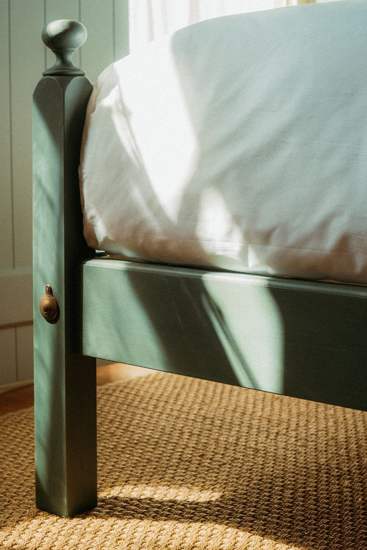 Alexander Country Poster Bed