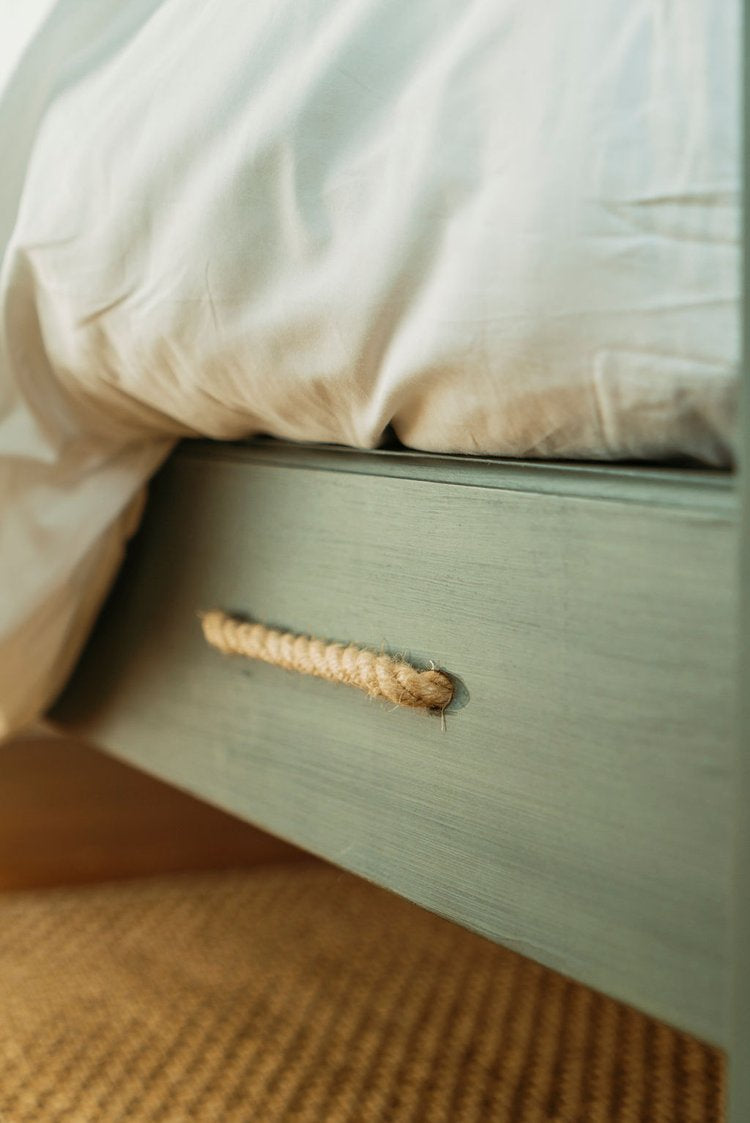 Alexander Country Poster Bed