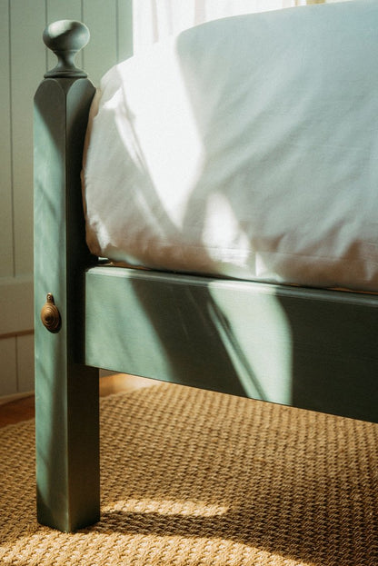 Alexander Country Poster Bed