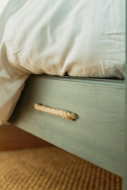 Alexander Country Poster Bed