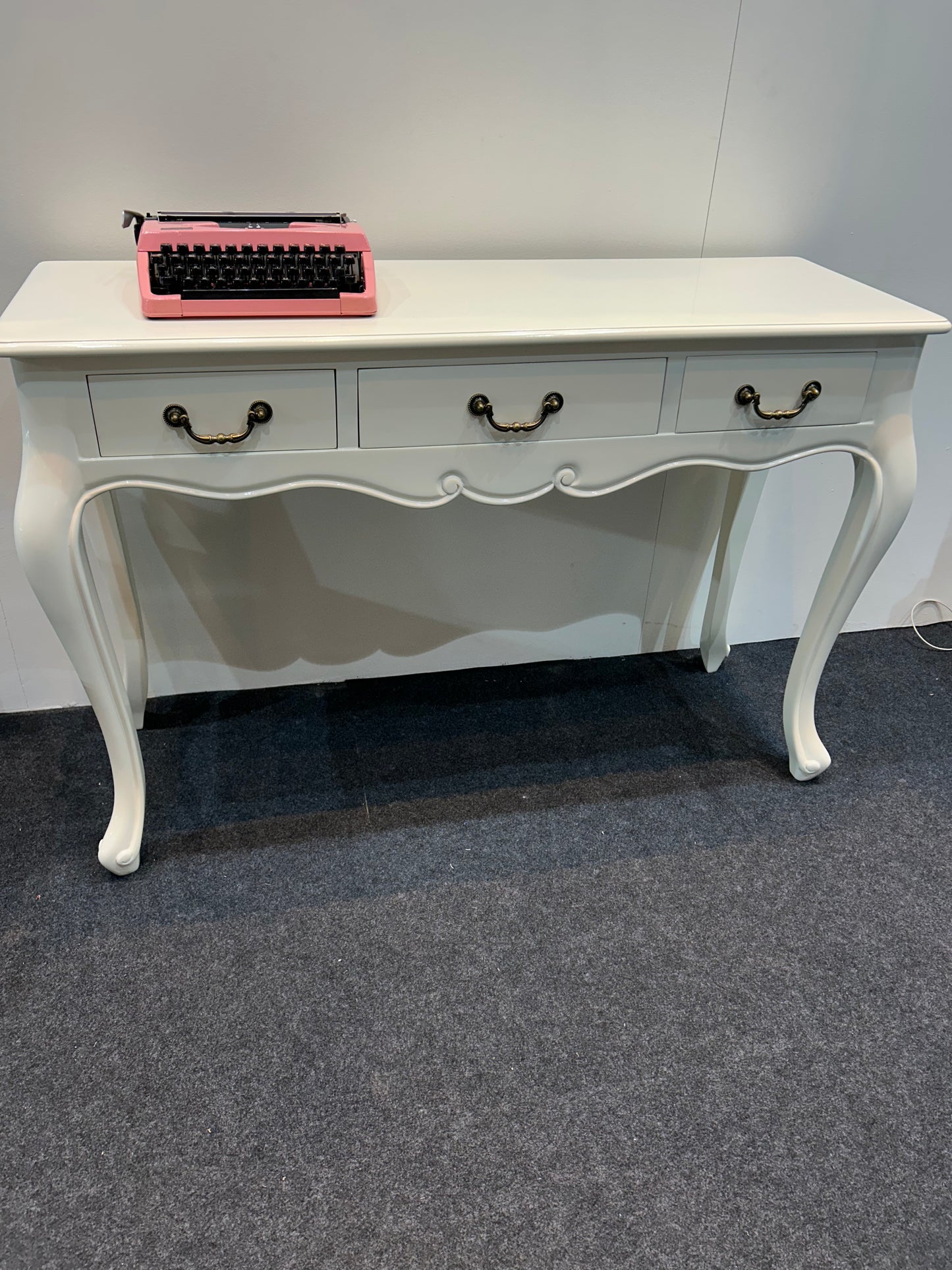 Rosalina Wooden Console Table – Classic Cream Entryway Table with Drawers